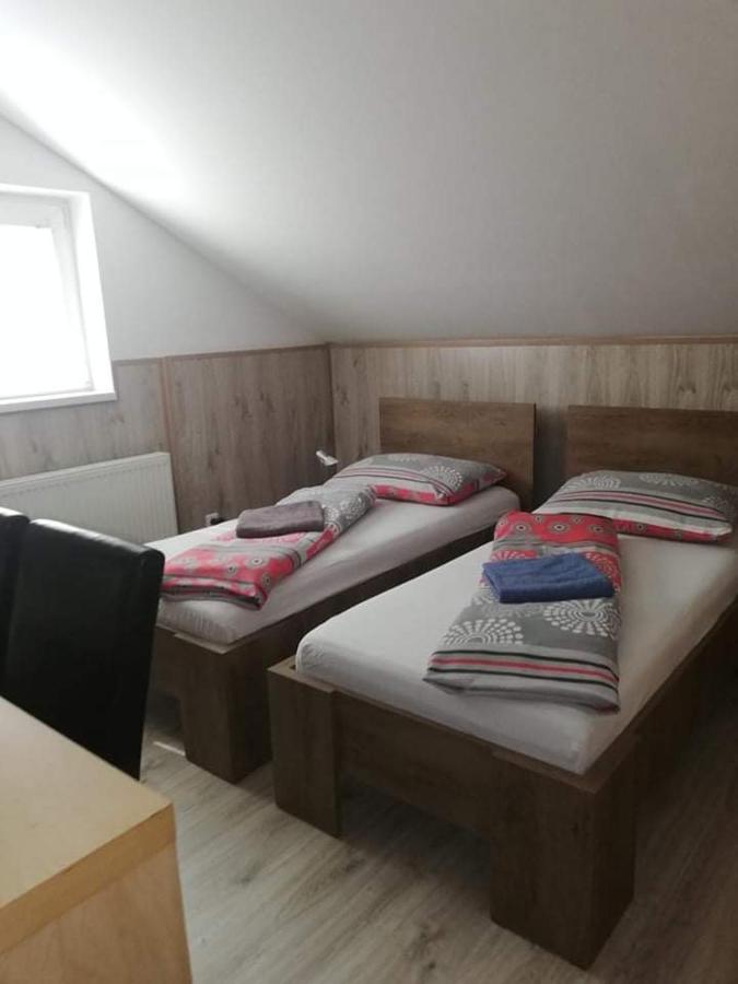 Hotel Twins Hurbanovo Exteriér fotografie